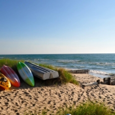 kayaks-on-beach